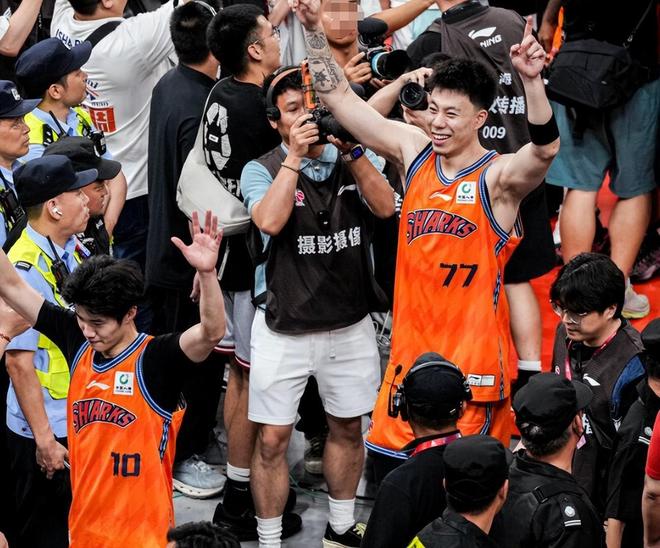 前线丨世界杯淘汰赛开战,看看“中登球员”的狼狈、不甘、挣扎、潇洒、从容