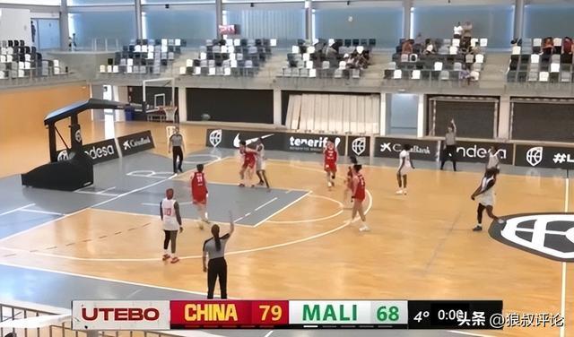 当众驱赶!NBA主持人怒怼霉霉滚出去,全网炸翻:格局彻底碎了